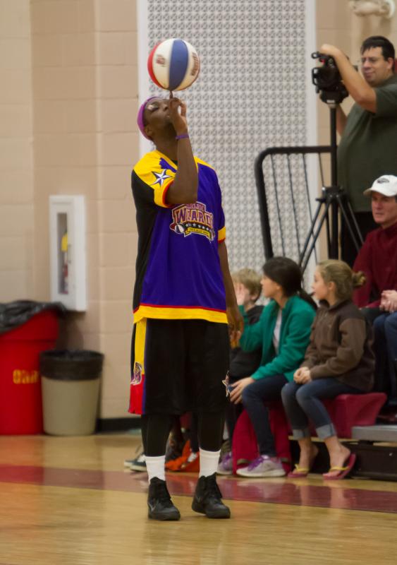 Harlem Wizards school Wareham in basketball at Old Rochester