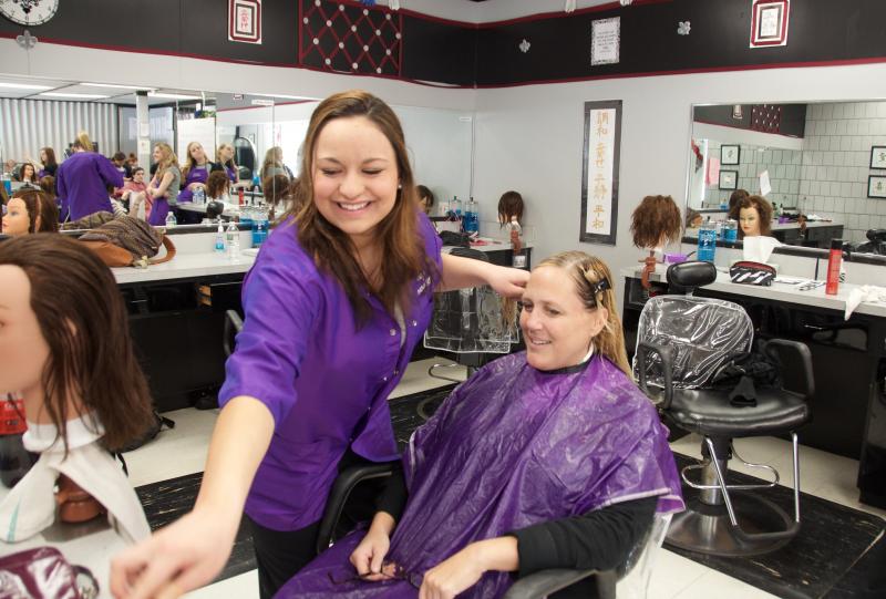 Student Kristy Fitzpatrick, who will study entrepreneurship at Suffolk University in the fall, works on client Kim Polillio. BY GEORGIA SPARLING