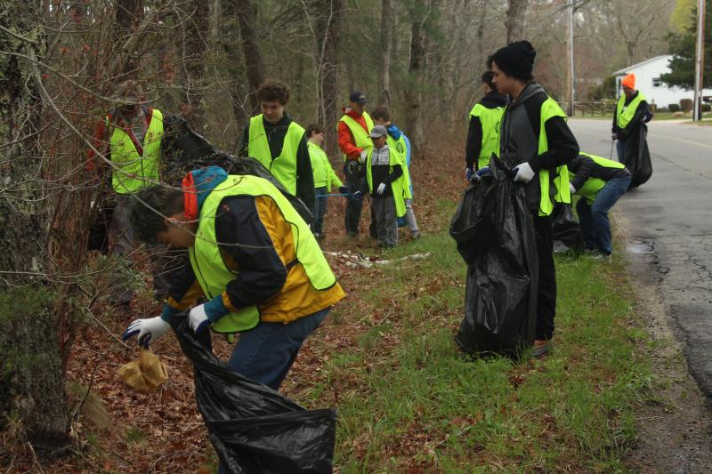 People clean, honor the planet, have fun at Trash Bash | Sippican