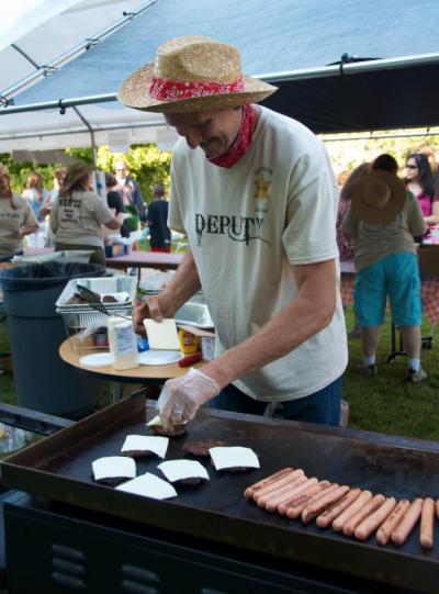 Deputy Jelmer Miedema, who has three kids at Sippican School, mans the grill at the Chow Wagon. BY GEORGIA SPARLING