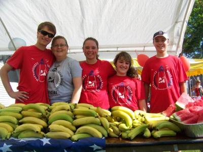 From left, Brian Tranfaglia, Gloria Bousquet, Rachael Tranfaglia, Courtney Tranfaglia and Eric Tippins volunteer at the fruit table where runners replenished themselves after the race. BY MATTHEW BERNAT