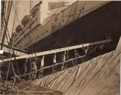 The 1939 Tabor Boy crew loads their shell onboard the Queen Mary ocean liner on the way to the Henley Royal Regatta, which they would end up winning. COURTESY TABOR ACADEMY. CAPTION COURTESY: JACK GORDON