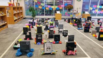 Students created altars that celebrated the life of an influential person who has died. Photo courtesy: Diana Carreira and Allison Barker