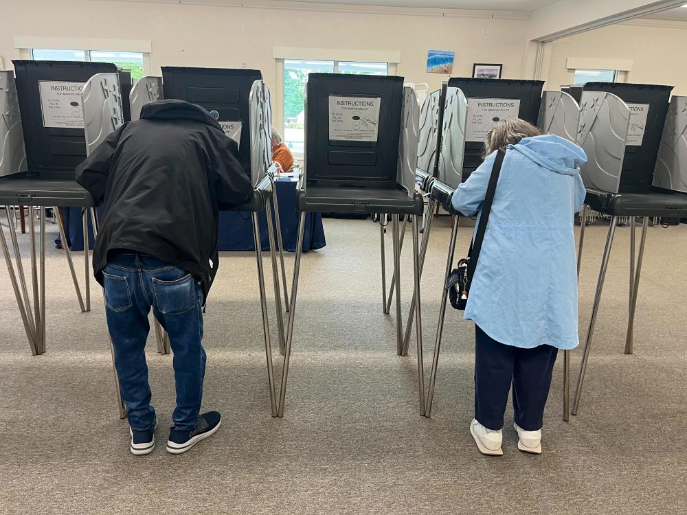 Marion voters cast their ballots at the Benjamin D. Cushing Community Center during the primary election Tuesday, Sept. 1. Photos by Grace Roche