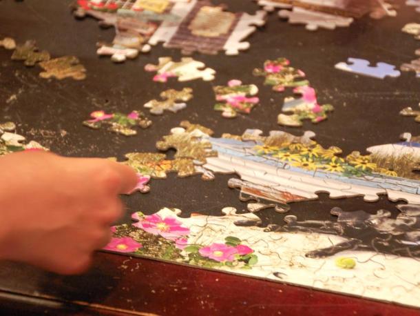 Competitors raced to complete a 300-piece puzzle at the Marion Music Hall on Saturday, Aug. 8. Photos by Grace Roche