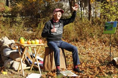 Storyteller Jackson Gillman performs in Mattapoisett. Photos by Grace Ann Natanawan