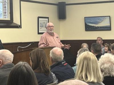 Curtis Mendes is seeking a seat on the Library Board of Trustees. 