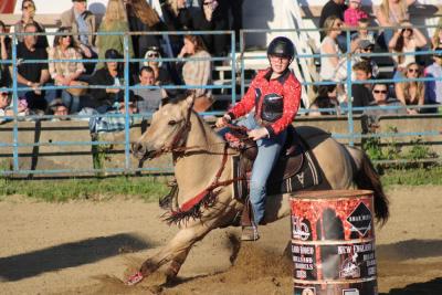 These barrels ain't nothing for Zoey Henry. 