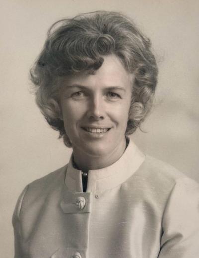 Elizabeth "Betty" Yvonne Howard Linzee