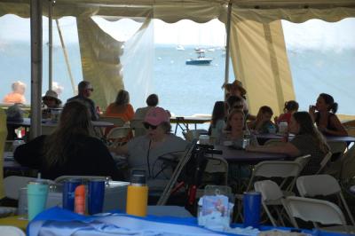 Visitors enjoy food or rest with a view. 
