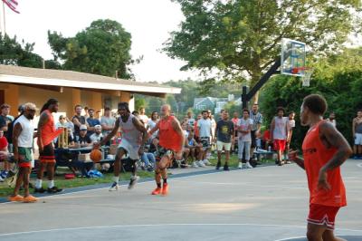 All Season Services, in gray, beat Yell4Fun, in orange, at the Embargo Summer League's championship game Sunday, Aug. 9. Photos by Grace Roche