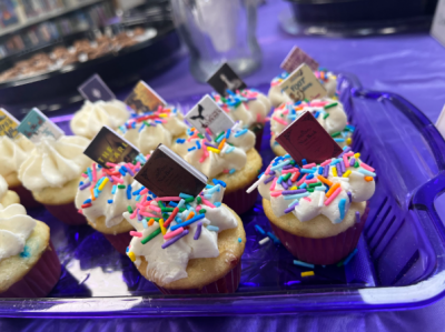 Plumb library celebrates its 50th anniversary with cupcakes, each one with its own miniature book. Photo by Tanvi Kulkarni