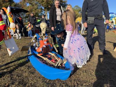 A princess and a wizard make their candy selections. 