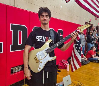 Senior Lincoln Fauteux performed the national anthem on his electic guitar.