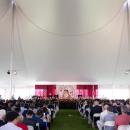 Deane Konowicz speaks to the crowd. 