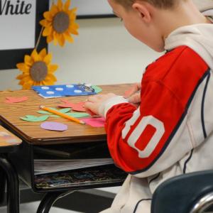 Multiple pieces of colored paper were used to tape and glue the wreath together.