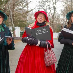 Carolers entertain guests as they pick up their tour booklets. Photos by Mari Huglin