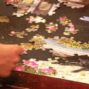 Competitors raced to complete a 300-piece puzzle at the Marion Music Hall on Saturday, Aug. 8. Photos by Grace Roche