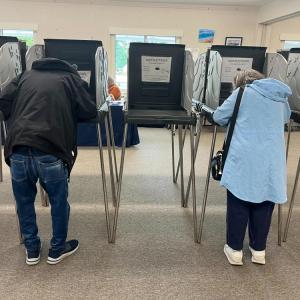 Marion voters cast their ballots at the Benjamin D. Cushing Community Center during the primary election Tuesday, Sept. 1. Photos by Grace Roche