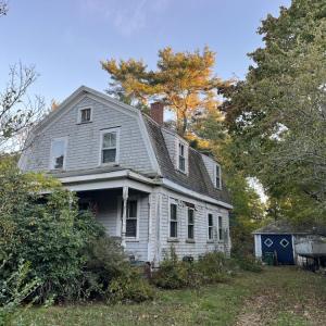 Neighbors have raised concerns about the abandoned house at 28 Pitcher Street. Photos by Grace Roche