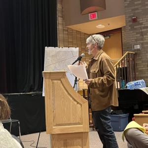 Mark Hess addresses the Conservation Commission. 